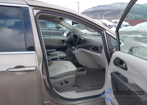 2017 Chrysler Pacifica Touring-L Plus из США, поврежденный, VIN 2C4RC1EG4HR722261